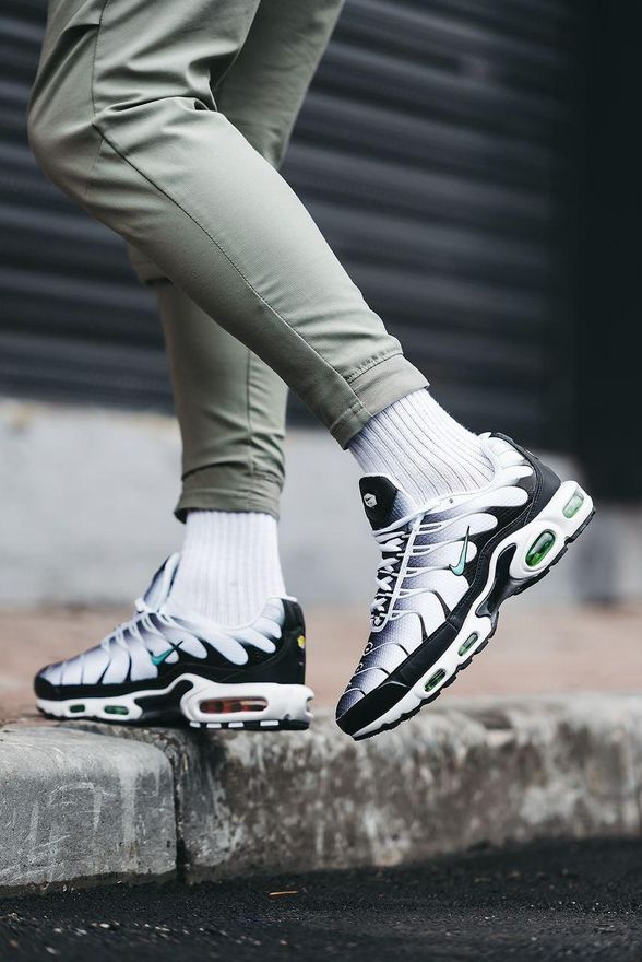 nike tn green and white