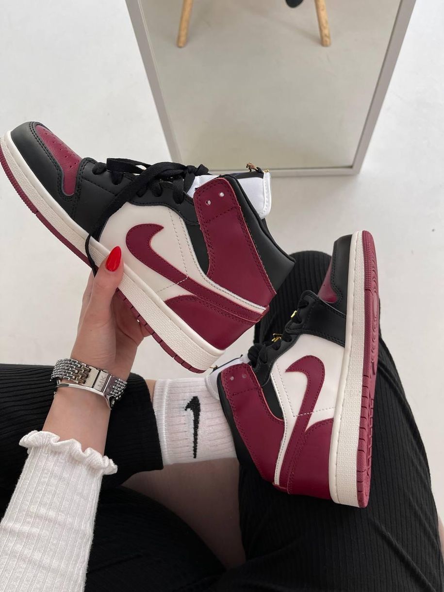 Баскетбольные кроссовки Nike Air Jordan 1 Retro Red Black White 5786 фото