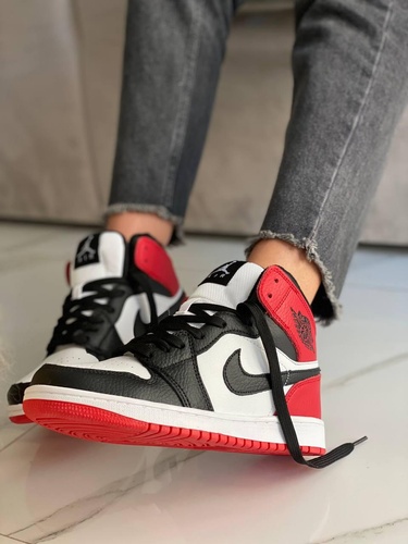 Баскетбольні кросівки Nike Air Jordan 1 Retro High Black Red White v2 6092 фото