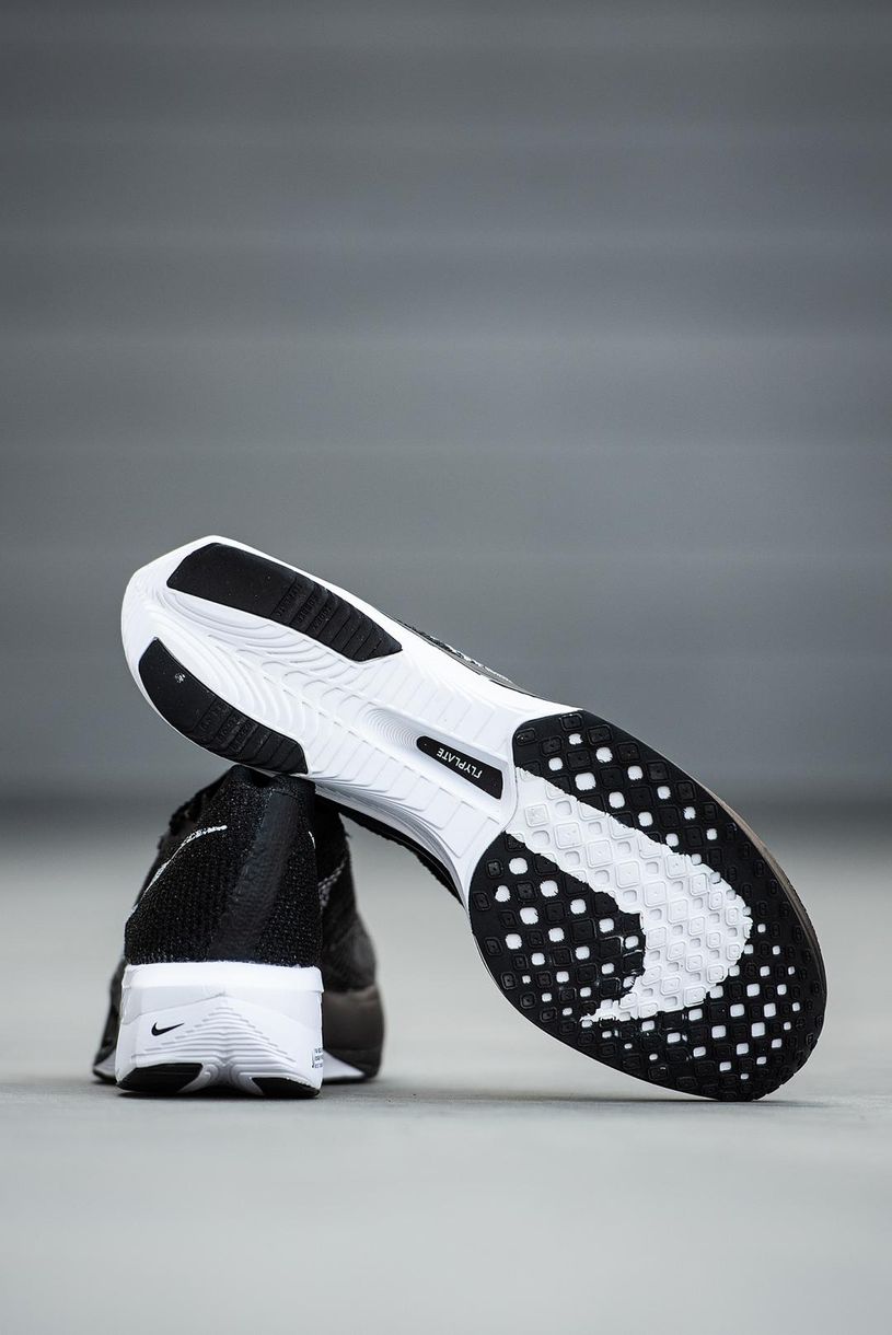Кросівки Nike Air Zoom Vaporfly Black White 9327 фото