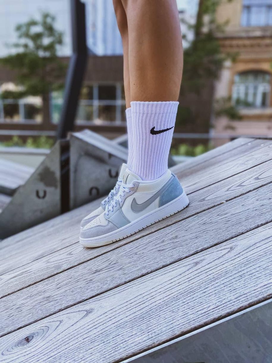 Баскетбольні кросівки Nike Air Jordan Retro 1 Low Light Grey White 2 2111 фото