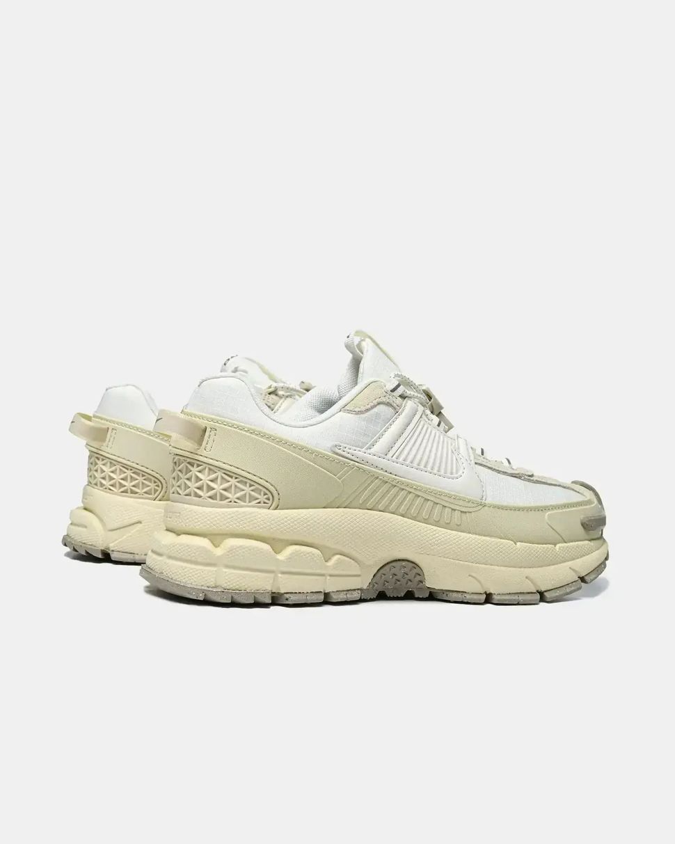 Nike Air Zoom Vomero Roam Summit White