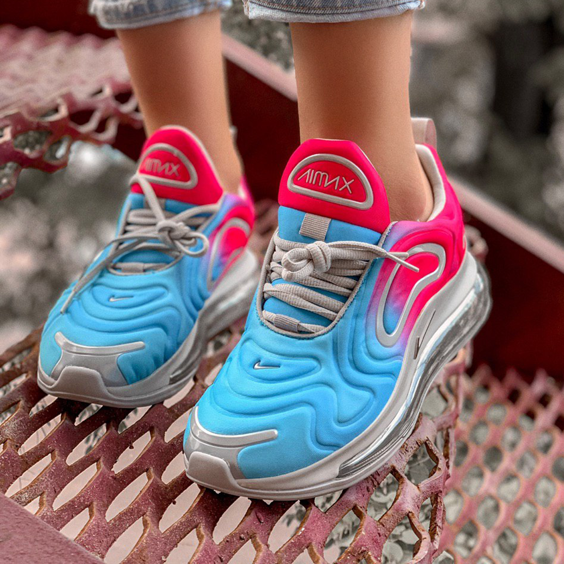 Nike Air Max 720 Pink Blue