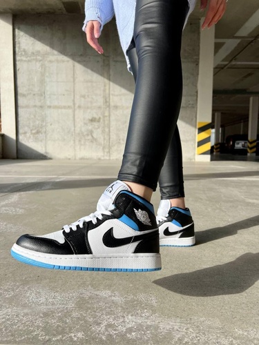 Баскетбольные кроссовки Nike Air Jordan 1 Retro High Black White Blue 6231 фото