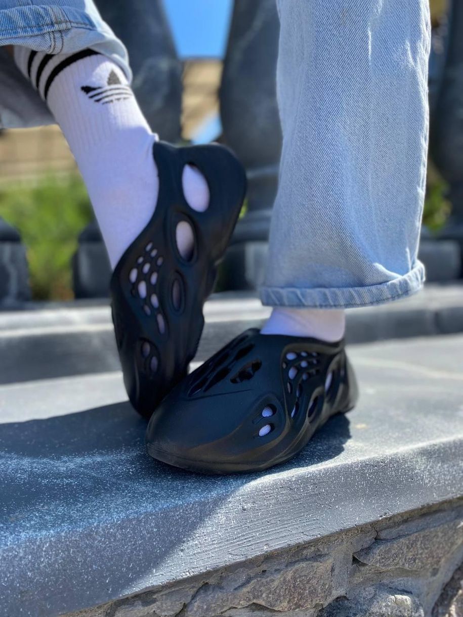 Adidas Yeezy Foam Runner Black 3350 фото