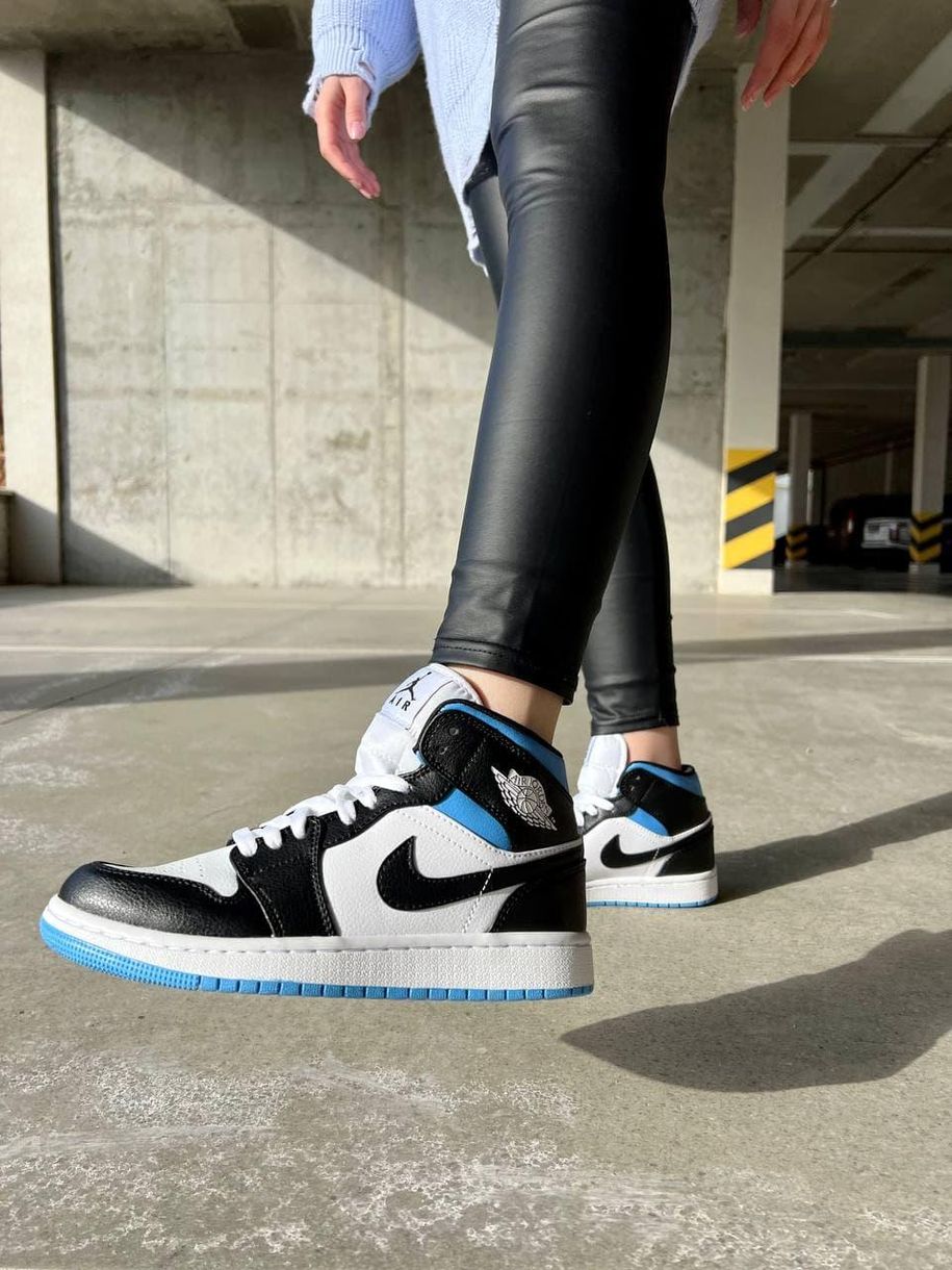 Баскетбольні кросівки Nike Air Jordan 1 Retro High Black White Blue 6231 фото