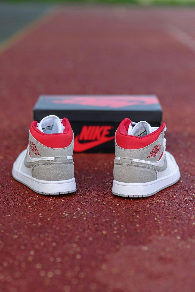 Баскетбольні кросівки Nike Air Jordan 1 Retro Mid Grey White Red 5806 фото