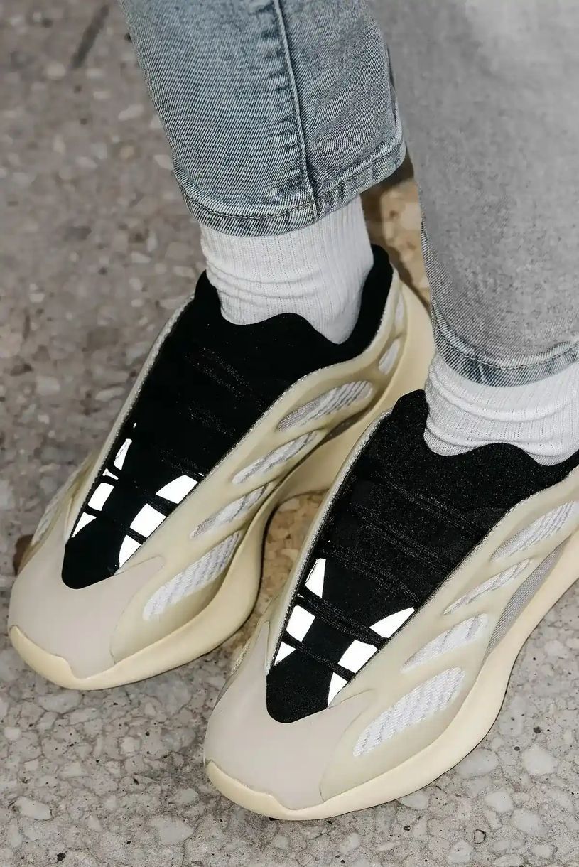 Adidas Yeezy 700 V3 Azael