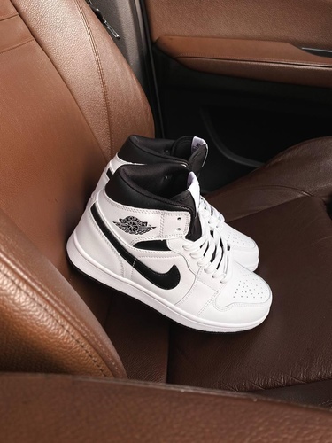 Nike Air Jordan 1 Retro High White Black 7061 фото