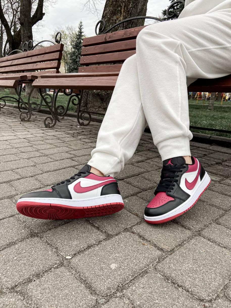 Баскетбольні кросівки Nike Air Jordan Retro 1 Low Bred Toe 7152 фото