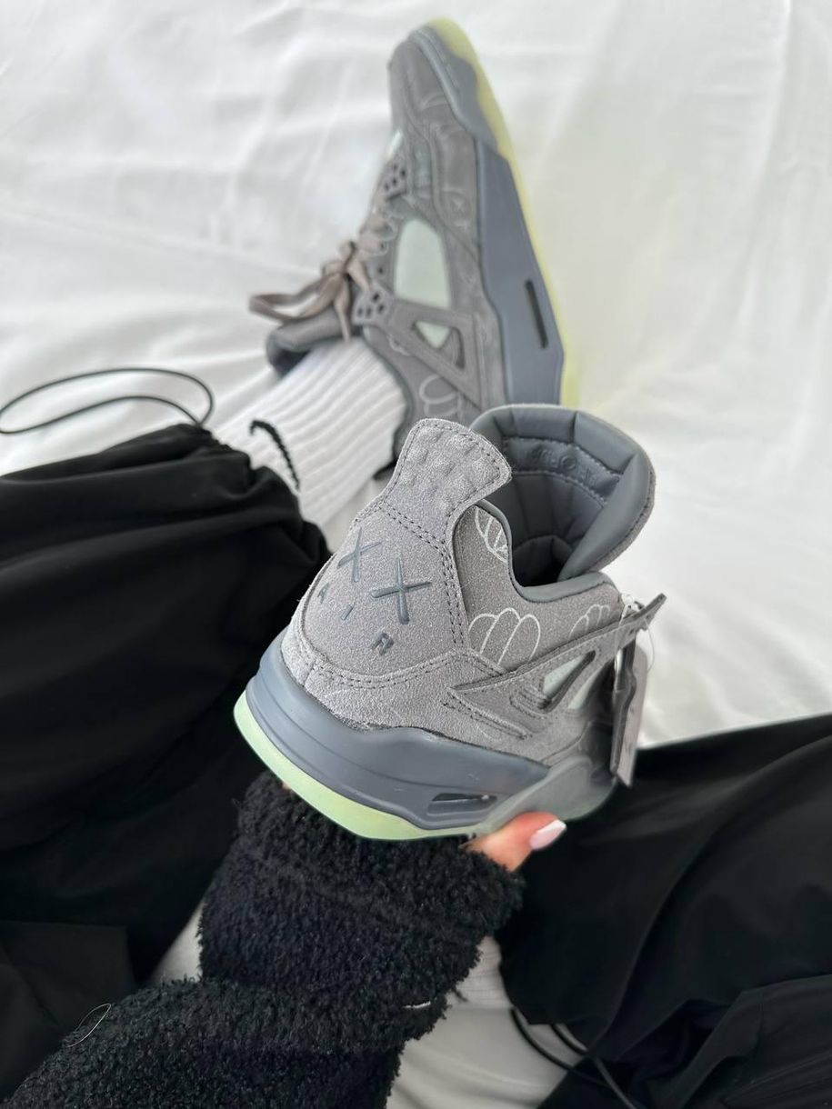 Баскетбольні кросівки Nike Air JORDAN 4 x Kaws Grey 9949 фото