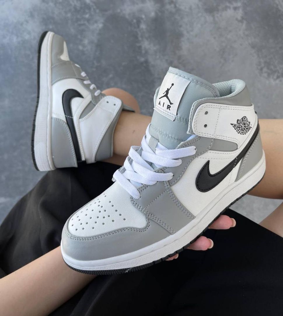Баскетбольні кросівки Nike Air Jordan 1 Retro High Grey Black 2071 фото