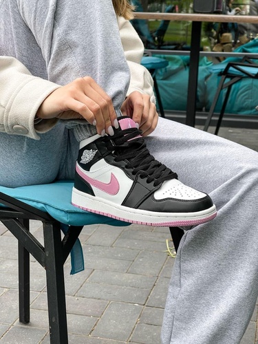 Баскетбольные кроссовки Nike Air Jordan 1 Retro Mid White Black Pink 2009 фото