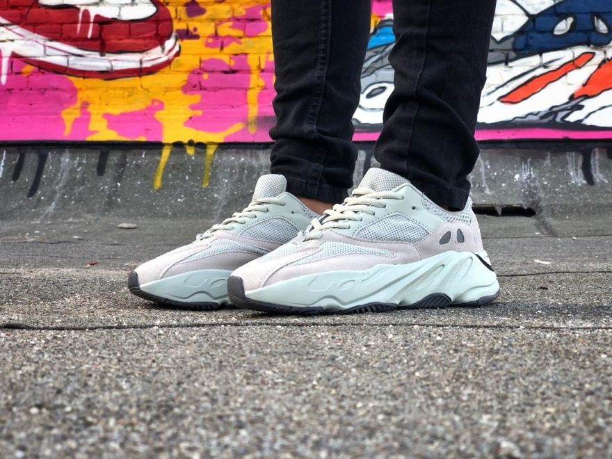 Yeezy hotsell salt 700