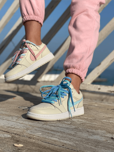 Jordan 1 Low SE Arctic Punch 
