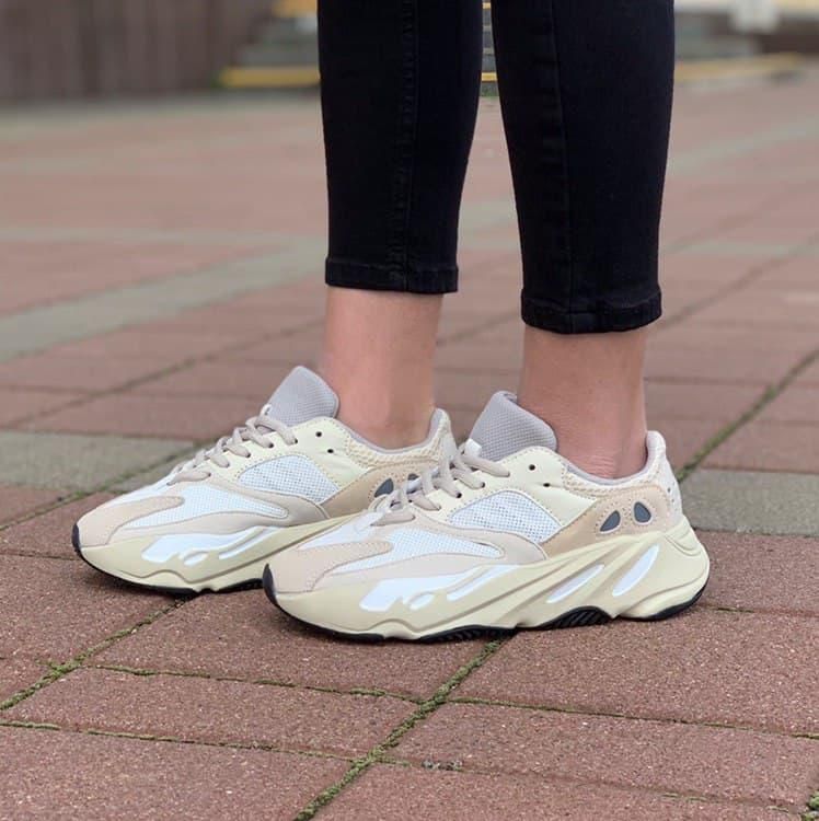 Кроссовки Adidas Yeezy Boost 700 V2 Beige 6193 фото