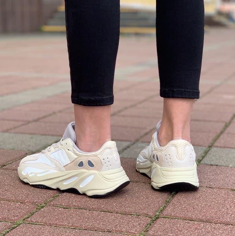 Кроссовки Adidas Yeezy Boost 700 V2 Beige 6193 фото