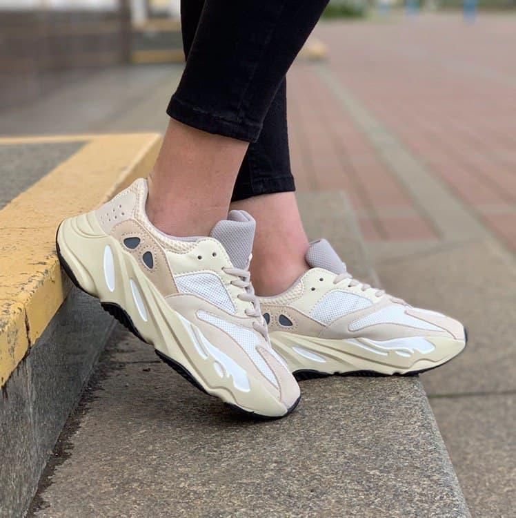 Кроссовки Adidas Yeezy Boost 700 V2 Beige 6193 фото