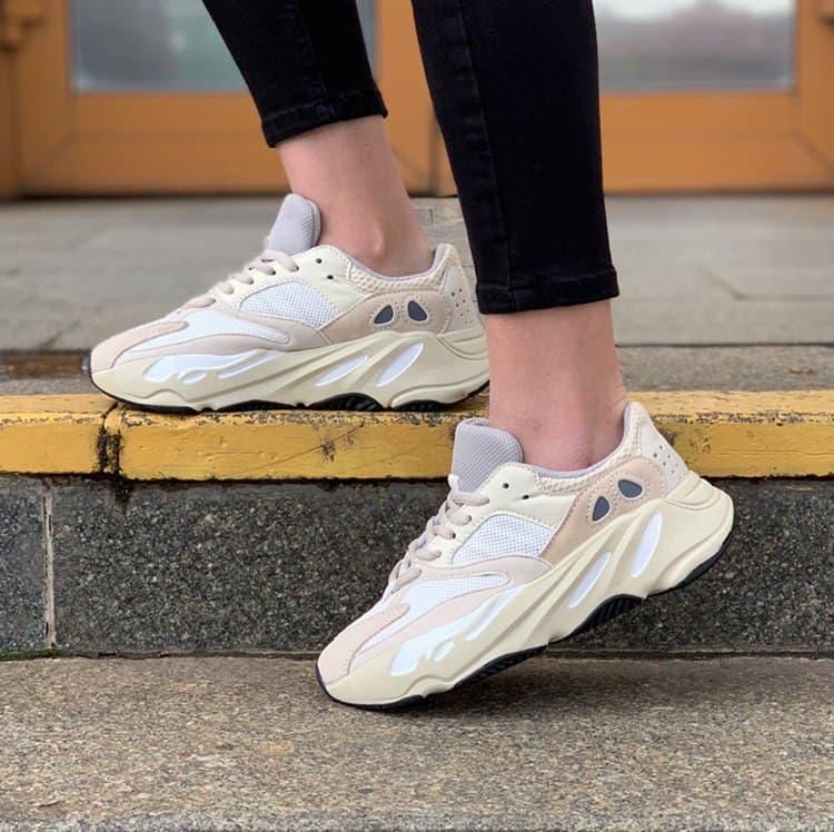 Кроссовки Adidas Yeezy Boost 700 V2 Beige 6193 фото