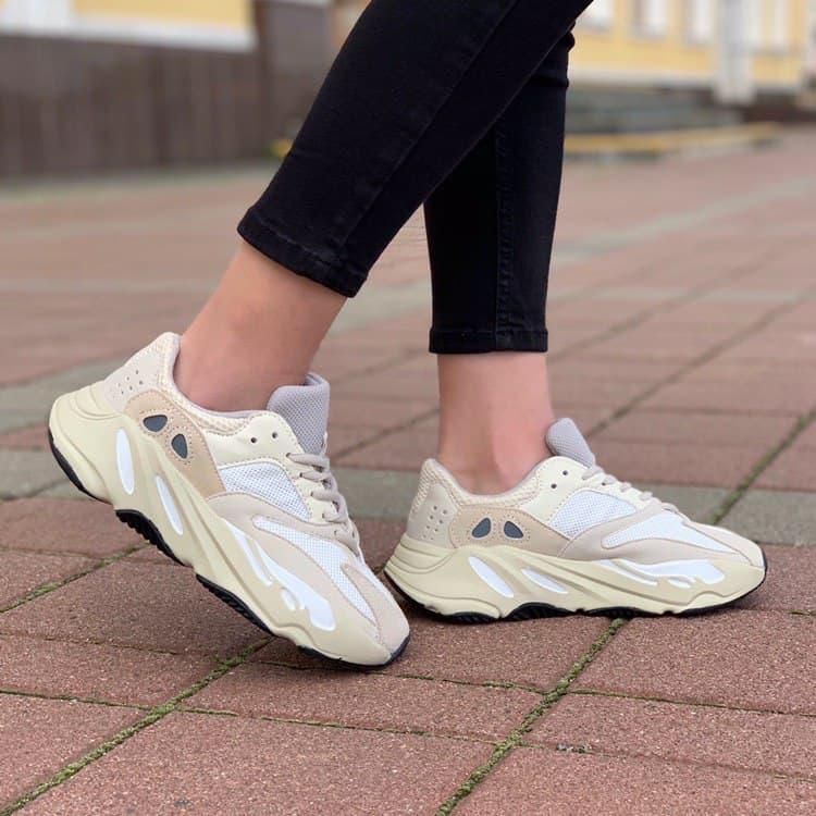 Кроссовки Adidas Yeezy Boost 700 V2 Beige 6193 фото