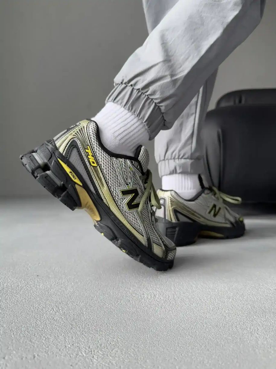 New Balance 740 Grey Black Yellow