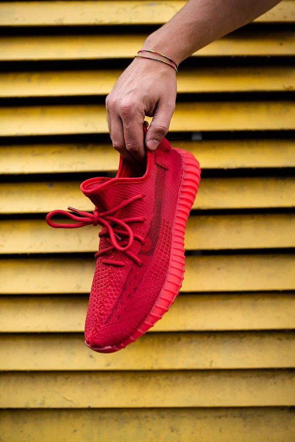 Yeezys boost 350 v2 2025 red