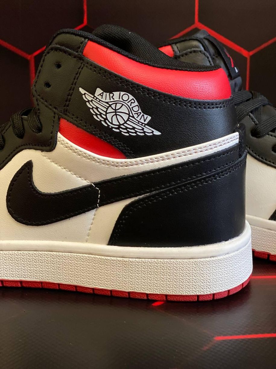 Баскетбольні кросівки Nike Air Jordan 1 Retro High Black White Red 2 7775 фото