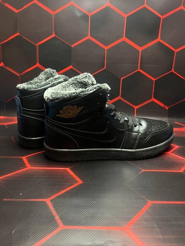 Зимові баскетбольні кросівки Nike Air Jordan 1 Retro Black Gold 6522 фото