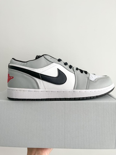 Баскетбольные кроссовки Nike Air Jordan Retro 1 Low Grey White Black v2 8728 фото