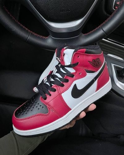 Зимние баскетбольные кроссовки Nike Air Jordan 1 red black FUR (RF) 6427 фото