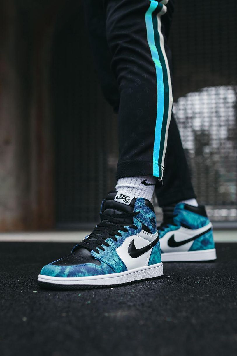 Баскетбольные кроссовки Nike Air Jordan 1 Retro High Tie-Dye 2033 фото