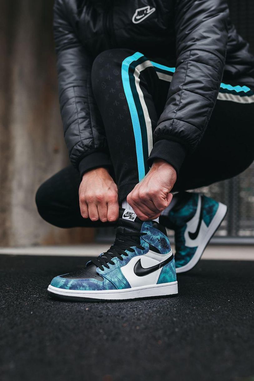 Баскетбольные кроссовки Nike Air Jordan 1 Retro High Tie-Dye 2033 фото