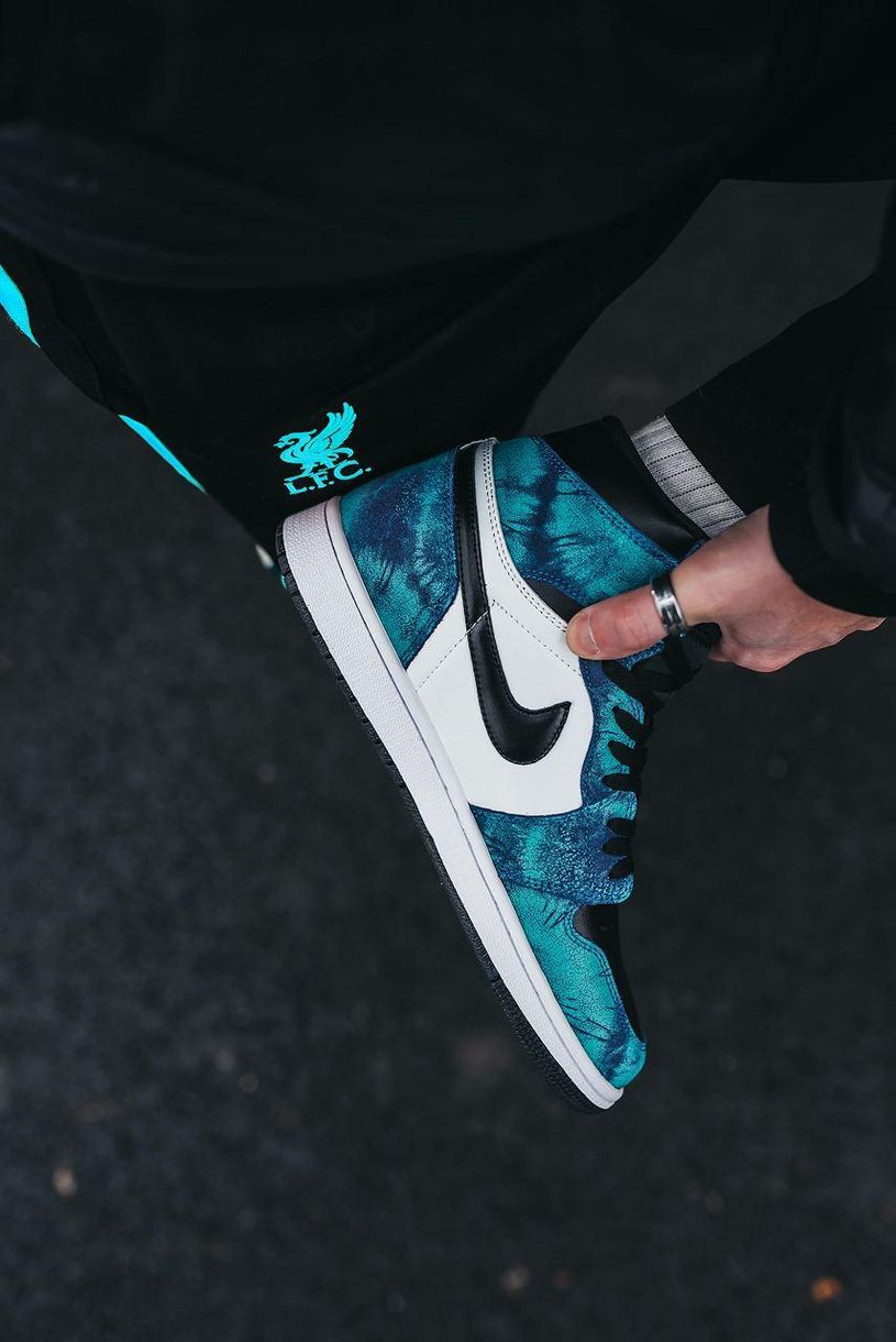 Баскетбольні кросівки Nike Air Jordan 1 Retro High Tie-Dye 2033 фото