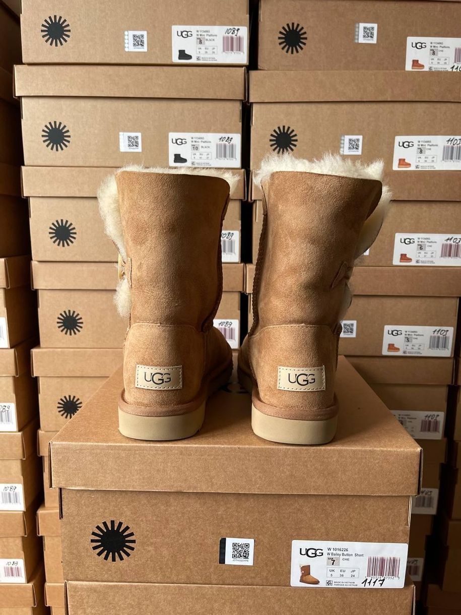 Зимові чоботи Ugg Short Bailey Button Chestnut 9968 фото