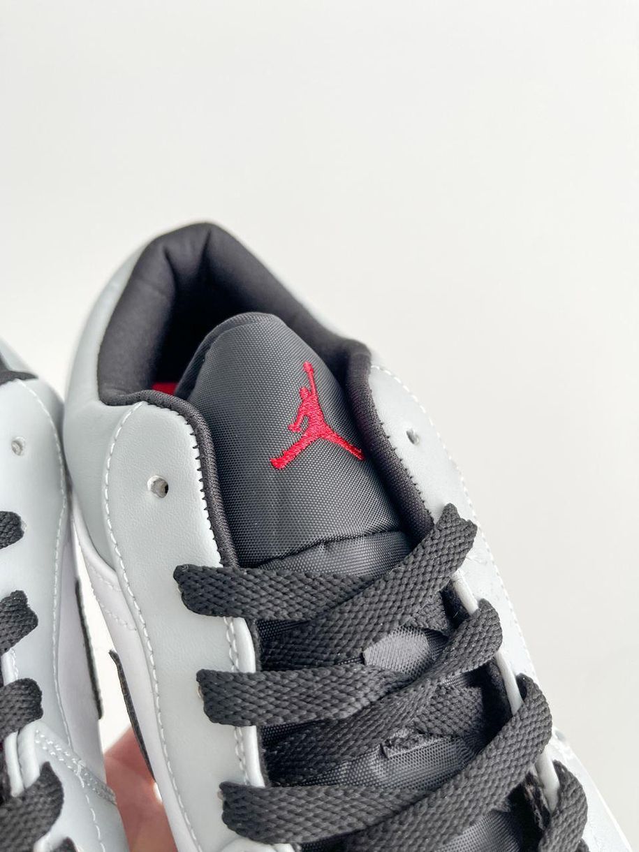 Баскетбольні кросівки Nike Air Jordan Retro 1 Low Grey White Black v2 8728 фото
