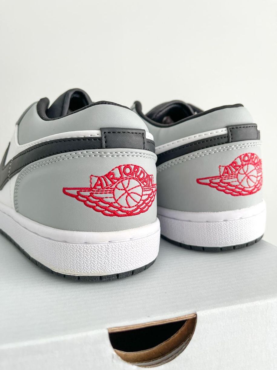 Баскетбольні кросівки Nike Air Jordan Retro 1 Low Grey White Black v2 8728 фото
