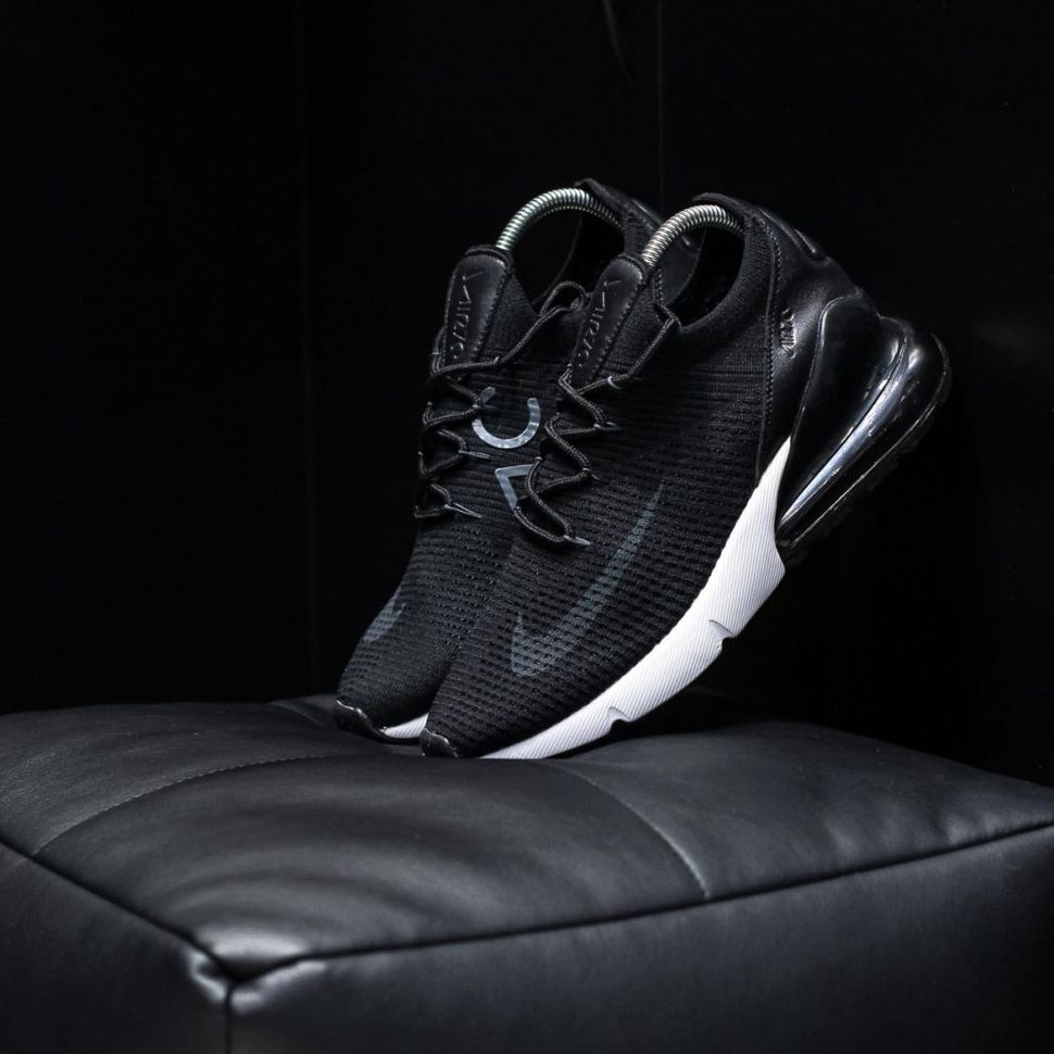 Кросівки Nike Air Max 270 Flyknit Black White 825 фото