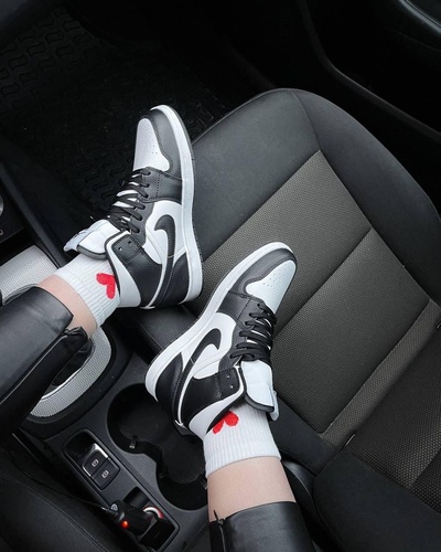 Баскетбольные кроссовки Nike Air Jordan 1 Retro High Black White Logo 7331 фото