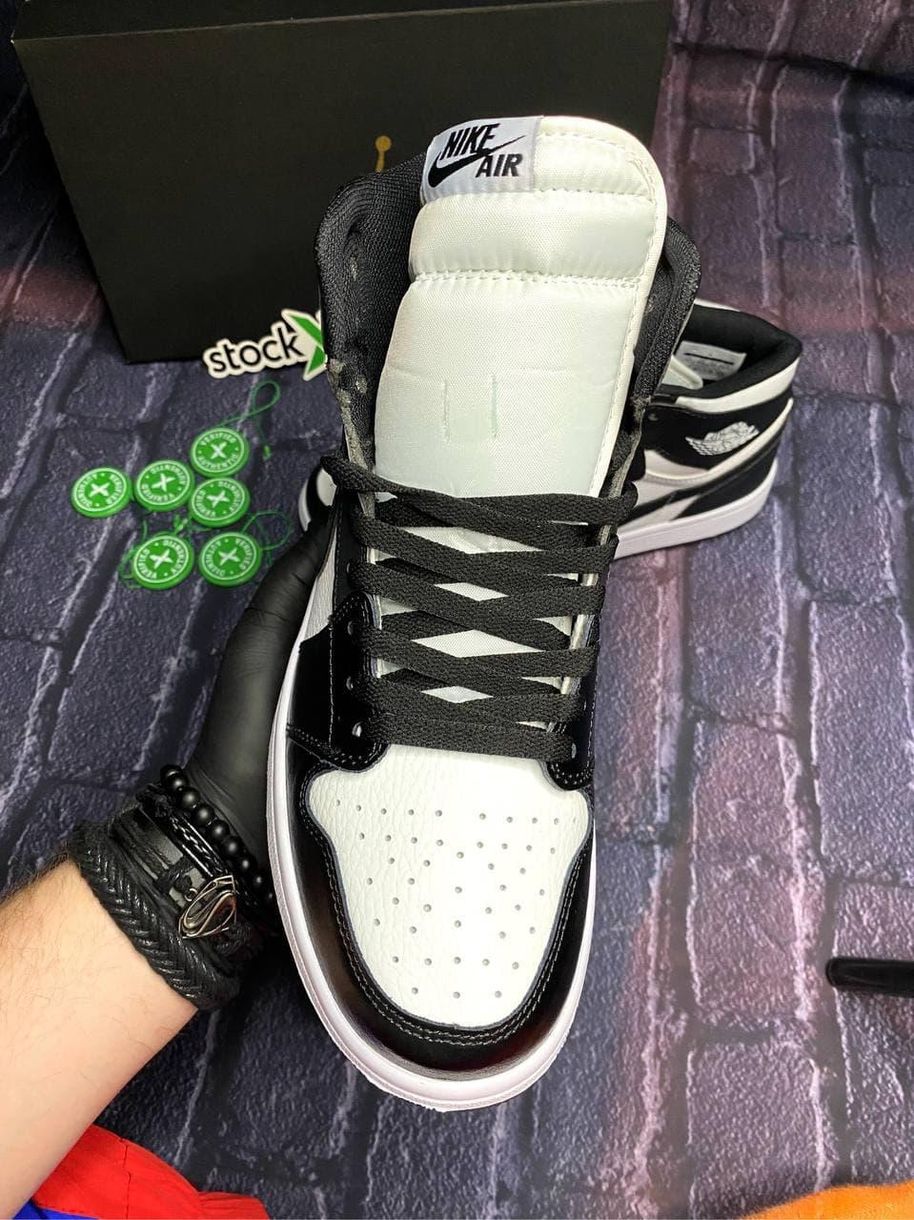 Баскетбольные кроссовки Nike Air Jordan 1 Retro Mid Black White 5799 фото