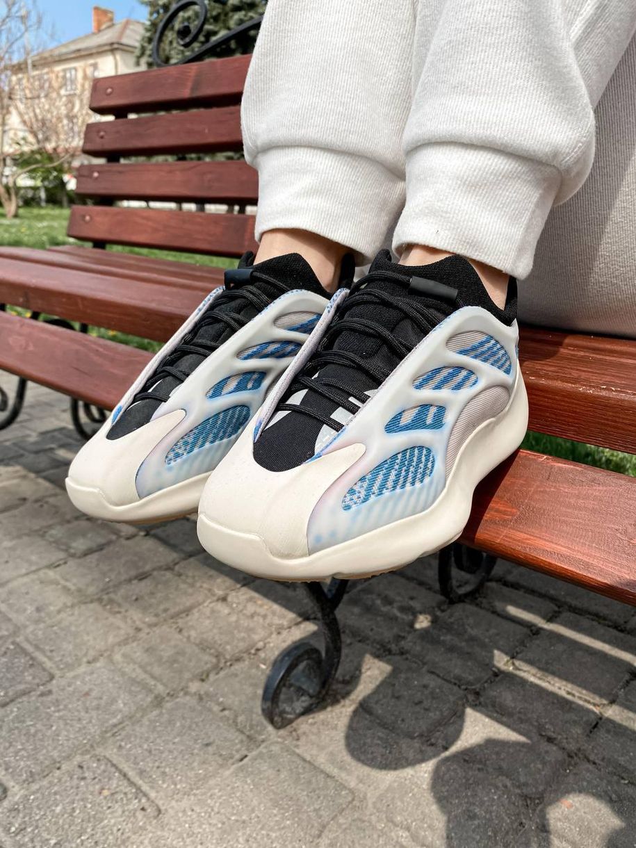 Кросівки Adidas Yeezy Boost 700 V3 Kyanite 3180 фото