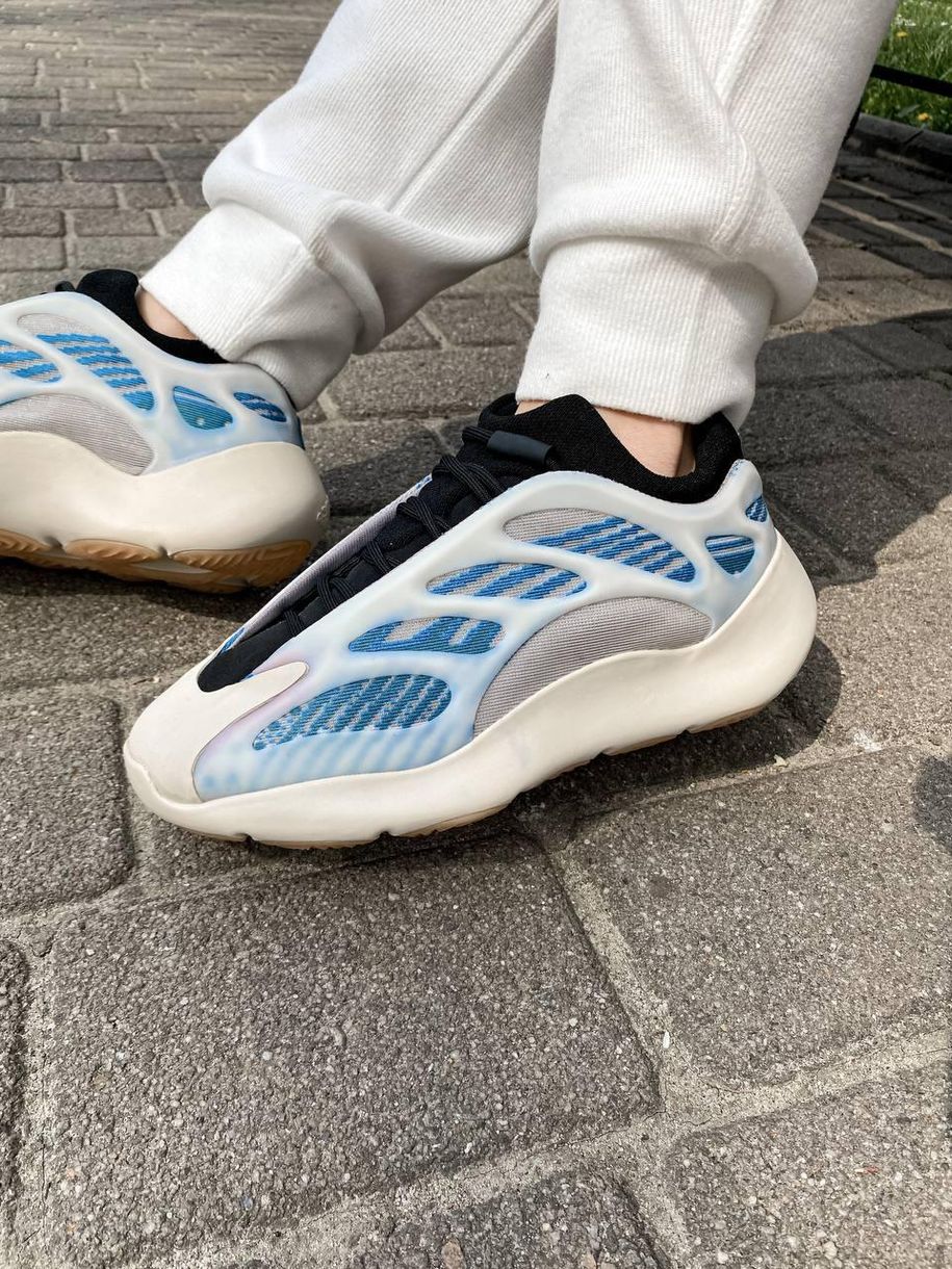 Кросівки Adidas Yeezy Boost 700 V3 Kyanite 3180 фото