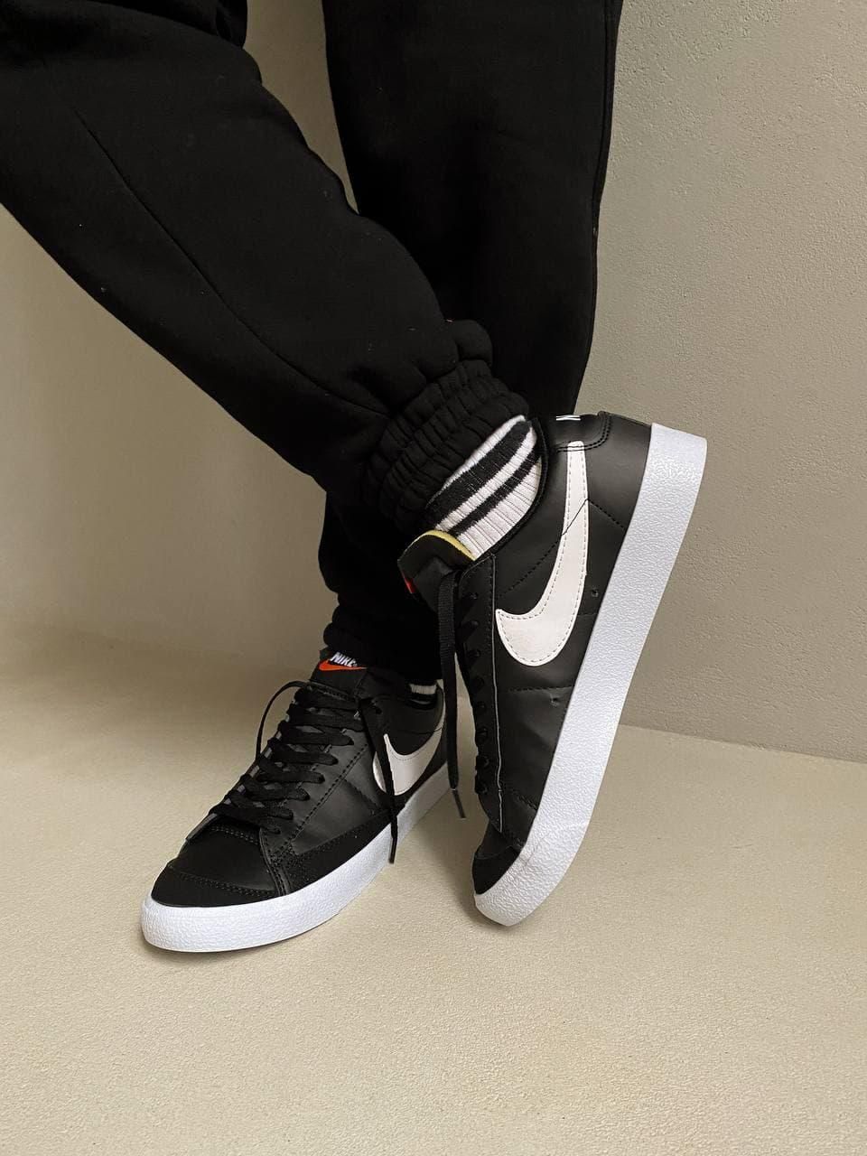 nike black and white blazers low