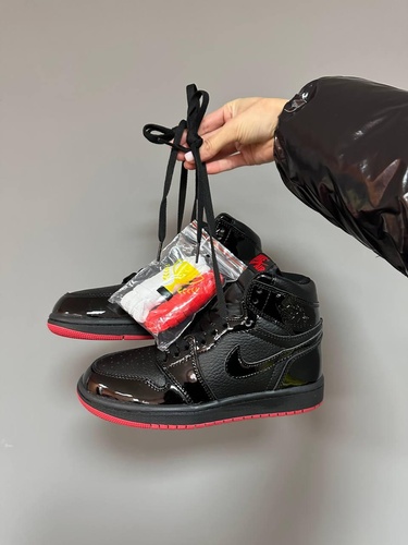 Баскетбольні кросівки Nike Air Jordan High Patent Black Red 945 фото