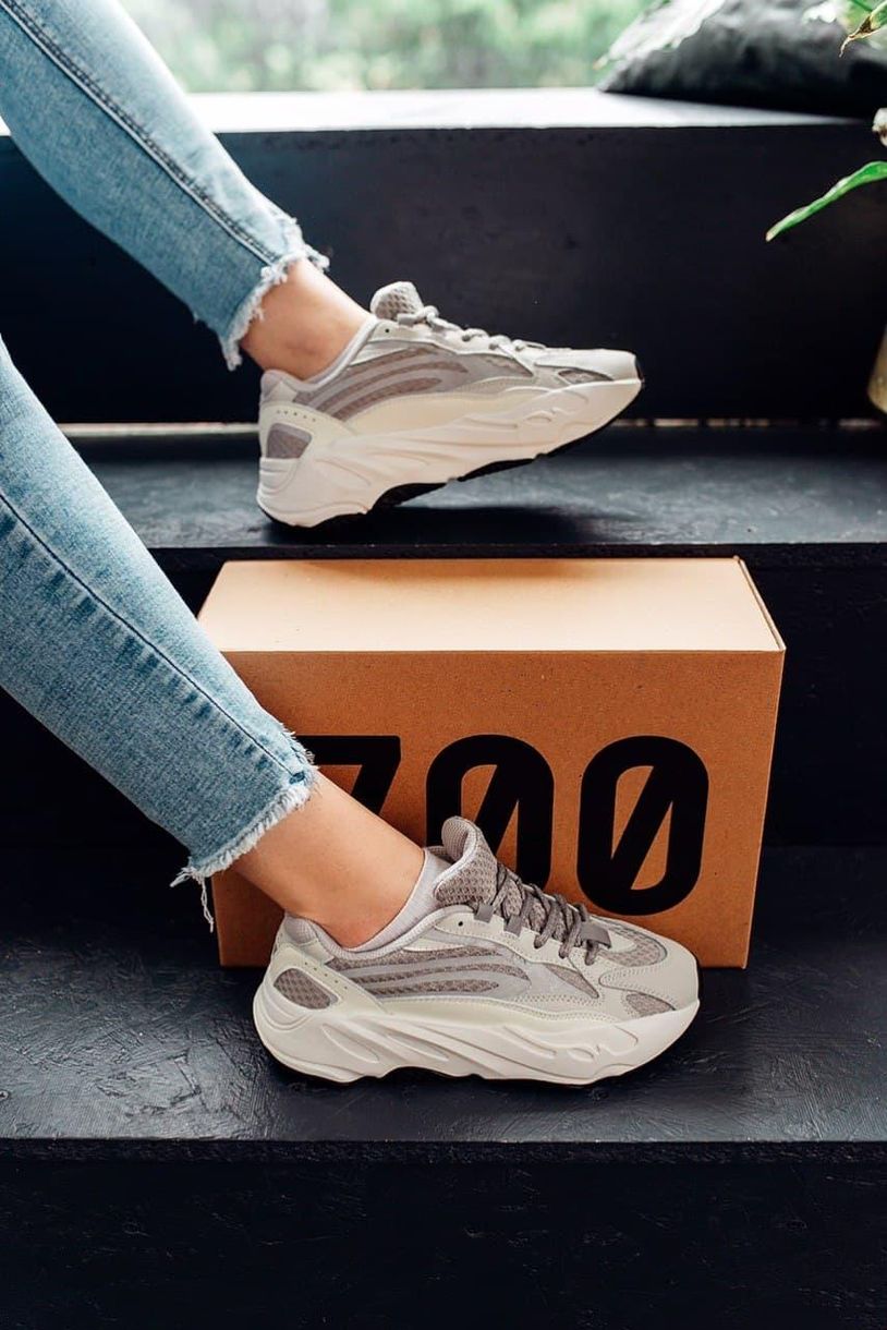 Кроссовки Adidas Yeezy Boost 700 V2 Static 3162 фото