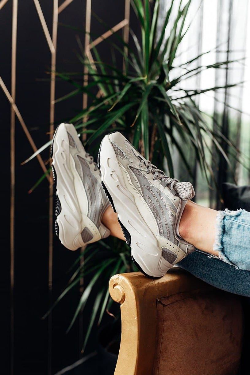 Кроссовки Adidas Yeezy Boost 700 V2 Static 3162 фото