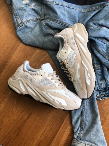 Кроссовки Yeezy 700 white 10488 фото