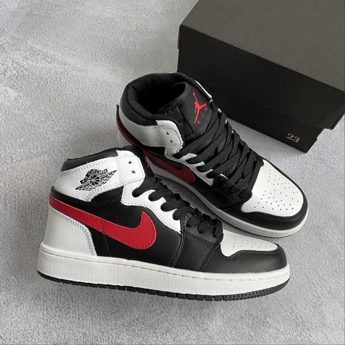 Баскетбольные кроссовки Nike Air Jordan 1 Retro High Black Red White 2 6611 фото