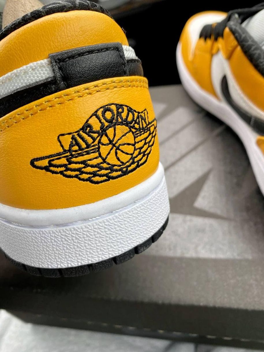 Баскетбольные кроссовки Nike Air Jordan Retro 1 Low Yellow White Black 2125 фото