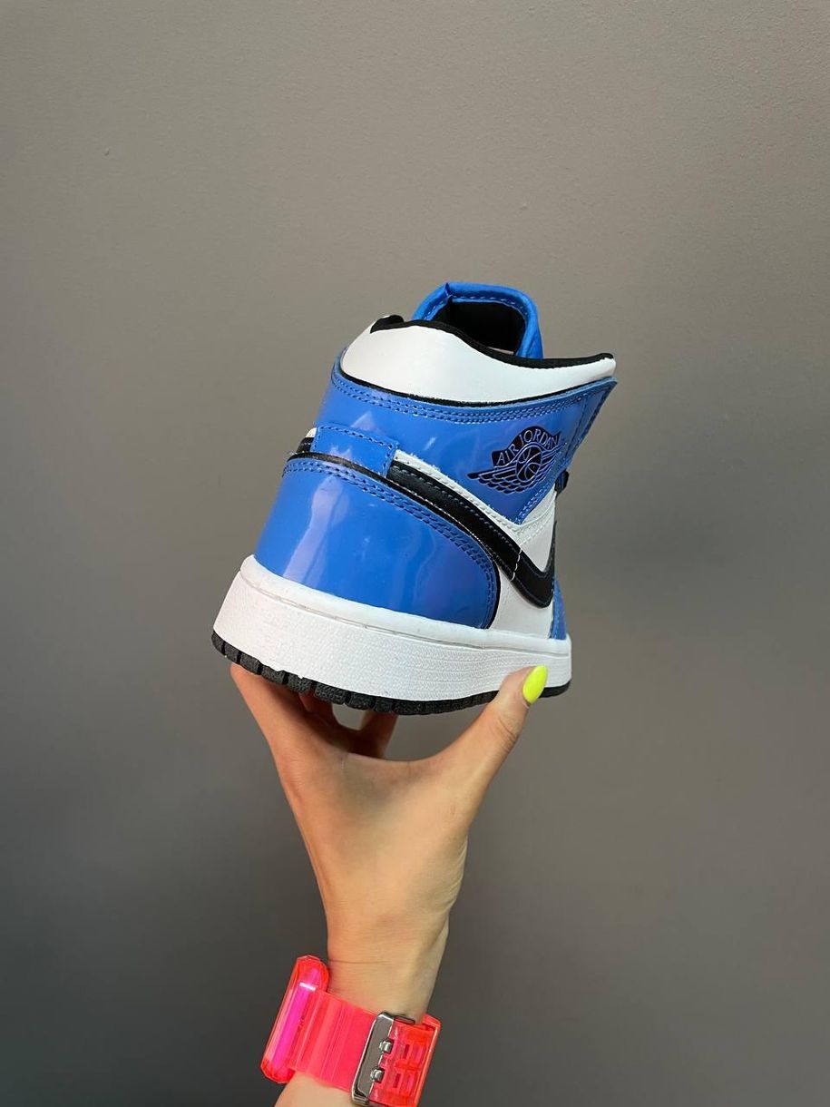 Баскетбольні кросівки Nike Air Jordan 1 Retro High Signal Blue 7481 фото