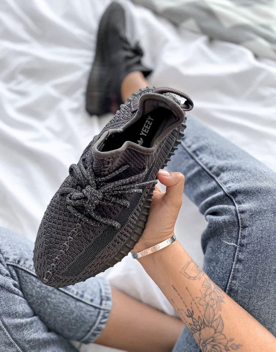 Кроссовки Adidas Yeezy Boost 350 V2 Black (хРефлективные шнурки) 3010 фото